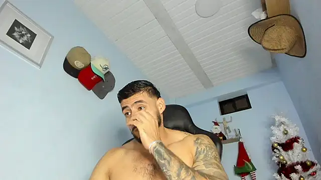 Snapshot of _Poseidon1_ chatting on February 3, 4:10 am Poseidon1 online show from February 3, 4:10 am