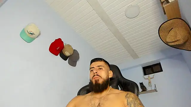 Snapshot of _Poseidon1_ chatting on October 27, 4:35 am Poseidon1 online show from October 27, 4:35 am