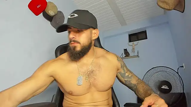 Snapshot of _Poseidon1_ chatting on November 3, 4:28 am Poseidon1 online show from November 3, 4:28 am