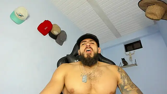 Snapshot of _Poseidon1_ chatting on November 4, 5:00 am Poseidon1 online show from November 4, 5:00 am