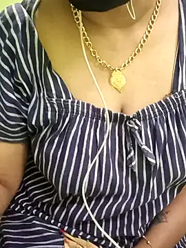 Snapshot of Aishu-tamil09 chatting on December 21, 7:06 pm Aishu-tamil09 online show from December 21, 7:06 pm