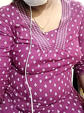 Snapshot of Aishu-tamil09 chatting on February 25, 8:32 pm Aishu-tamil09 online show from February 25, 8:32 pm