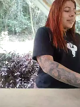 Snapshot of caro_sweett chatting on February 3, 6:39 pm caro sweett online show from February 3, 6:39 pm