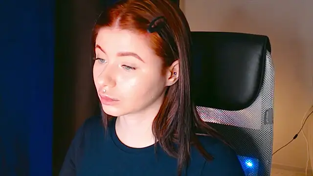 xoxoavi online show from January 10, 5:45 pm