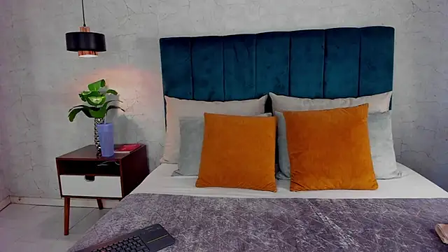 Luna18Pink online show from March 28, 12:50 pm