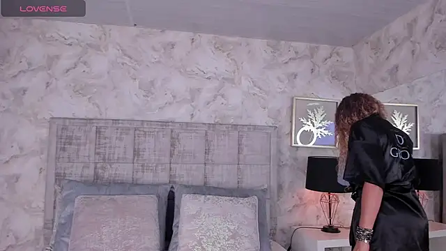 Luna18Pink online show from April 28, 12:42 pm