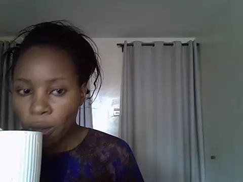Snapshot of Queen_loveer chatting on March 27, 11:44 am Queen loveer online show from March 27, 11:44 am