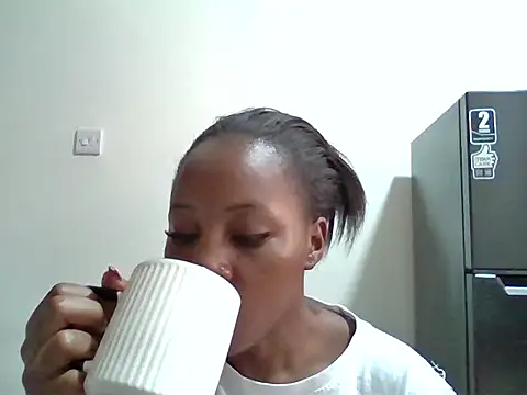 Queen loveer online show from February 5, 4:30 am