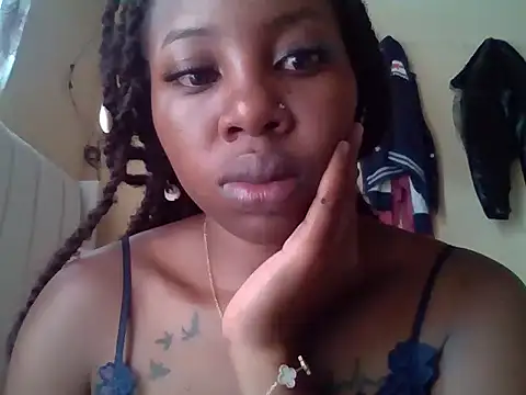Snapshot of Queen_loveer chatting on November 10, 7:24 am Queen loveer online show from November 10, 7:24 am
