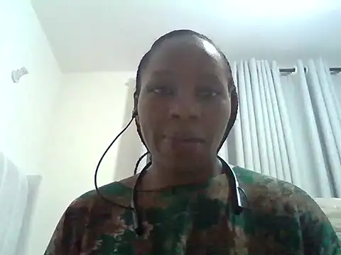 Snapshot of Queen_loveer chatting on May 6, 7:18 pm Queen loveer online show from May 6, 7:18 pm