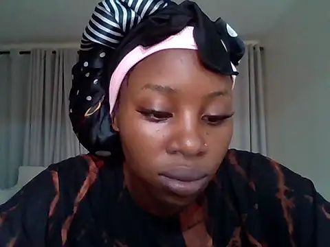 Snapshot of Queen_loveer chatting on May 27, 10:22 am Queen loveer online show from May 27, 10:22 am