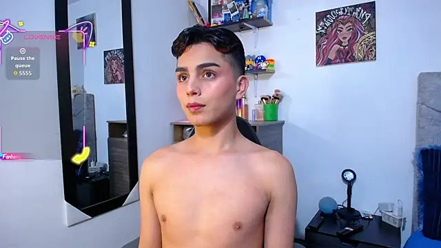 OwenBluee online show from April 4, 11:39 am