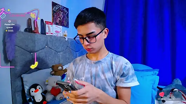 OwenBluee online show from October 24, 6:34 am