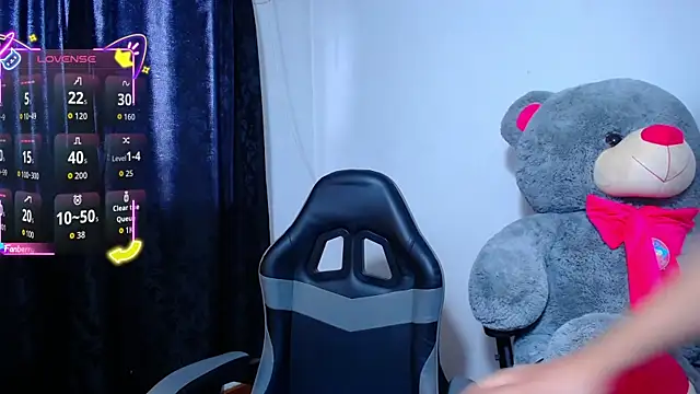 OwenBluee online show from April 15, 4:22 pm