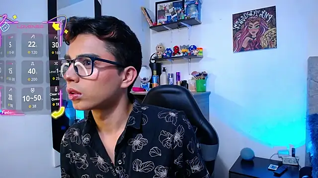 OwenBluee online show from March 26, 9:18 am