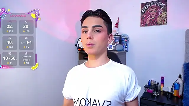 Snapshot of OwenBluee chatting on January 17, 6:06 am OwenBluee online show from January 17, 6:06 am