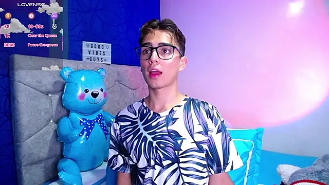 OwenBluee online show from February 25, 7:09 am