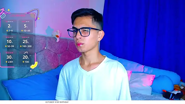 OwenBluee online show from October 14, 7:42 am