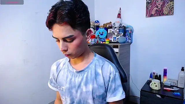 Snapshot of OwenBluee chatting on January 13, 5:00 am OwenBluee online show from January 13, 5:00 am