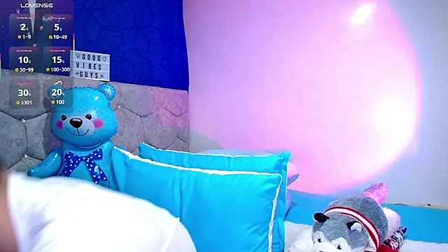 OwenBluee online show from March 7, 6:57 am