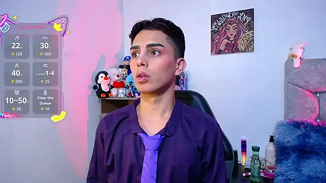 Snapshot of OwenBluee chatting on January 8, 8:20 am OwenBluee online show from January 8, 8:20 am