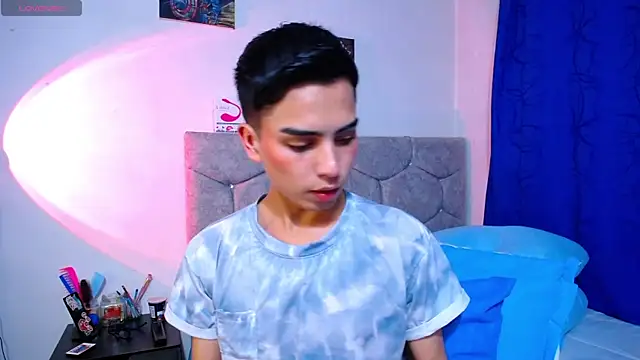 OwenBluee online show from November 11, 6:19 am