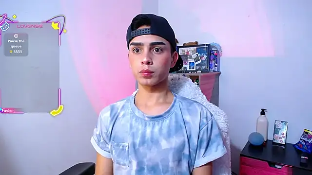 OwenBluee online show from November 18, 11:02 am