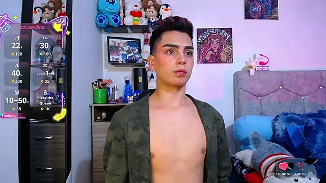 Snapshot of OwenBluee chatting on February 24, 7:20 am OwenBluee online show from February 24, 7:20 am