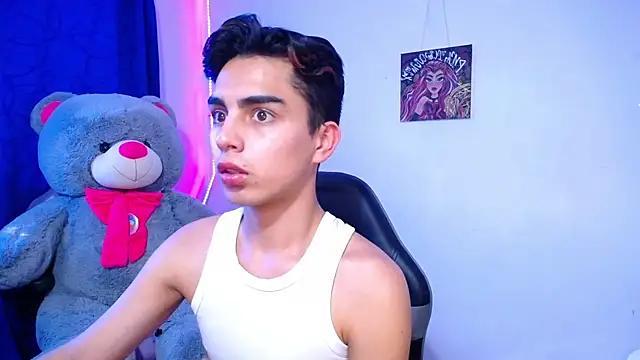 OwenBluee online show from May 6, 9:30 pm