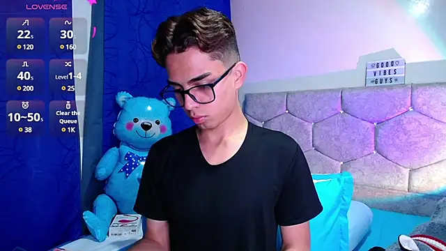 OwenBluee online show from February 13, 10:43 pm