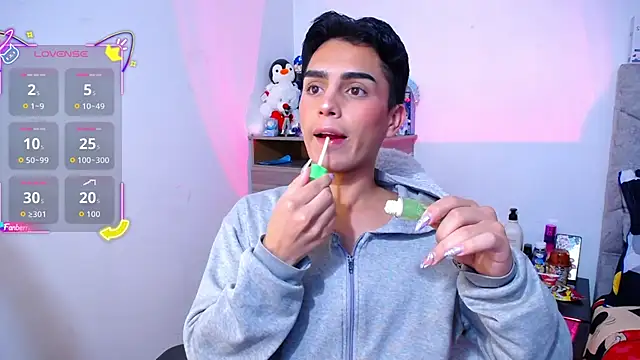 OwenBluee online show from November 25, 5:30 am