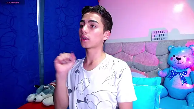 OwenBluee online show from February 7, 2:15 pm