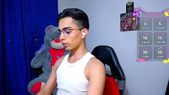 Snapshot of OwenBluee chatting on July 9, 7:09 am OwenBluee online show from July 9, 7:09 am