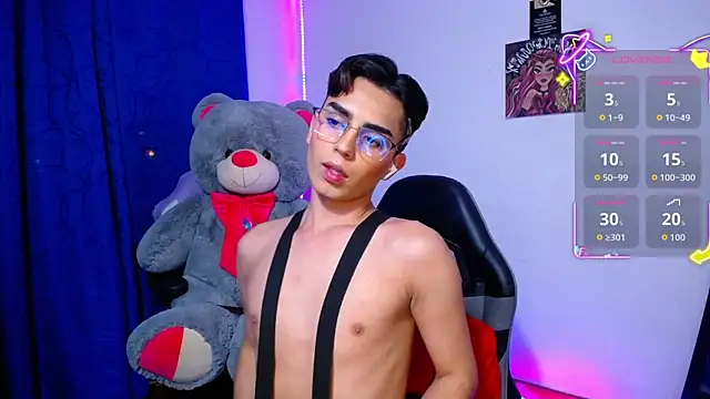 Snapshot of OwenBluee chatting on July 8, 6:58 am OwenBluee online show from July 8, 6:58 am