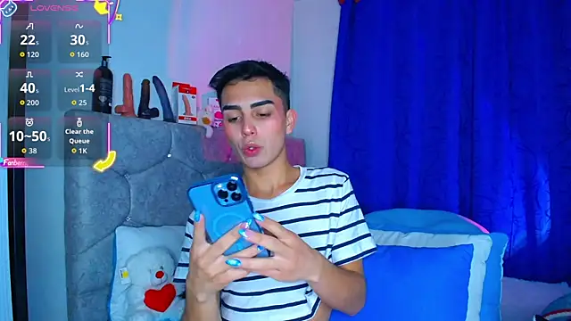 OwenBluee online show from October 20, 6:15 am