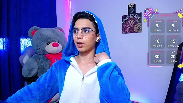 Snapshot of OwenBluee chatting on June 25, 1:49 pm OwenBluee online show from June 25, 1:49 pm