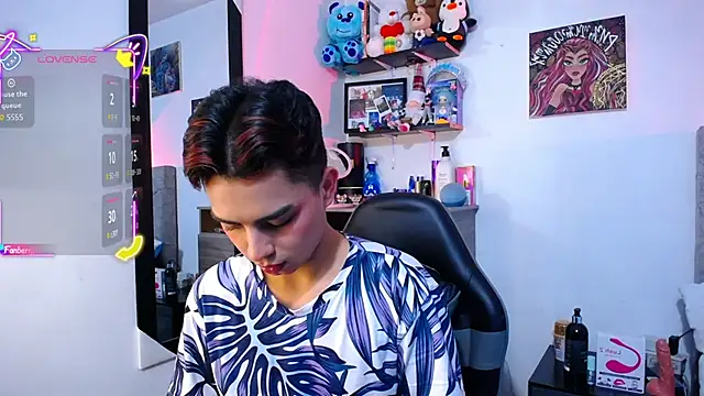 Snapshot of OwenBluee chatting on February 3, 6:40 am OwenBluee online show from February 3, 6:40 am