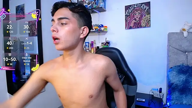 OwenBluee online show from April 10, 8:10 am