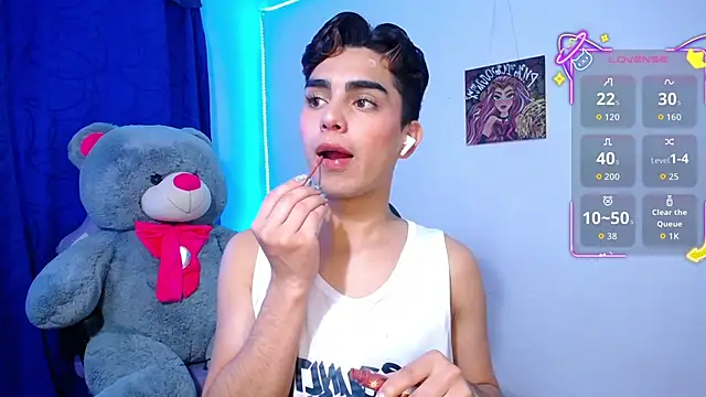 OwenBluee online show from May 8, 5:06 pm