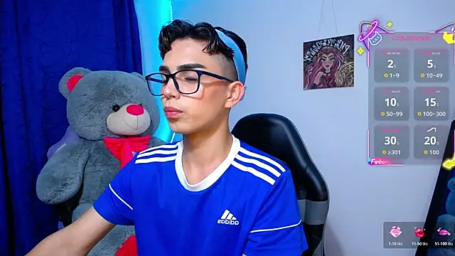 OwenBluee online show from May 21, 9:17 am