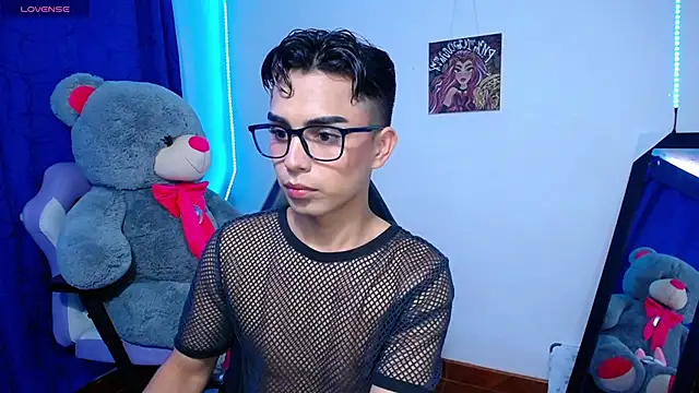OwenBluee online show from May 22, 2:26 pm