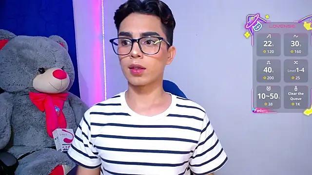 OwenBluee online show from April 23, 9:49 am