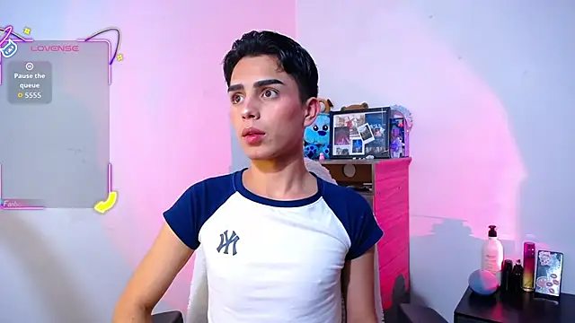 OwenBluee online show from November 22, 5:39 am