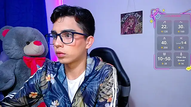 OwenBluee online show from May 3, 11:19 pm