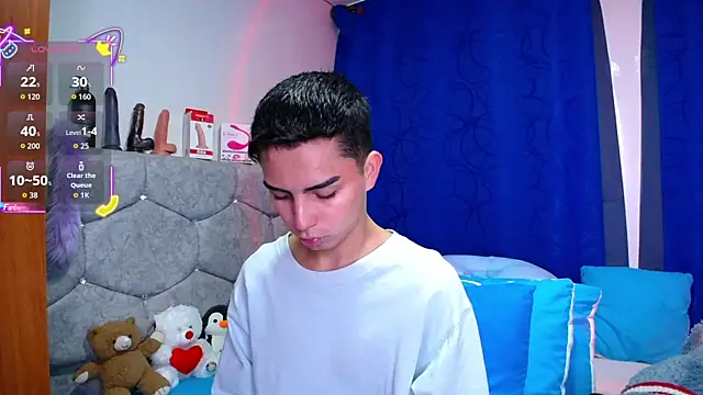 OwenBluee online show from September 17, 3:03 pm