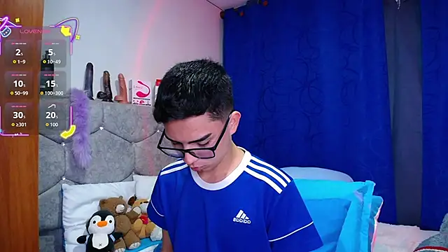 OwenBluee online show from September 10, 6:23 am