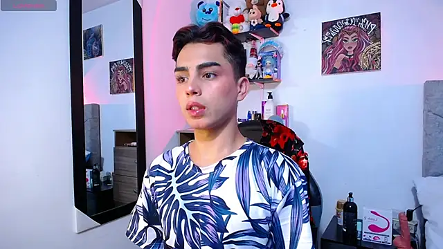 Snapshot of OwenBluee chatting on February 3, 6:22 am OwenBluee online show from February 3, 6:22 am