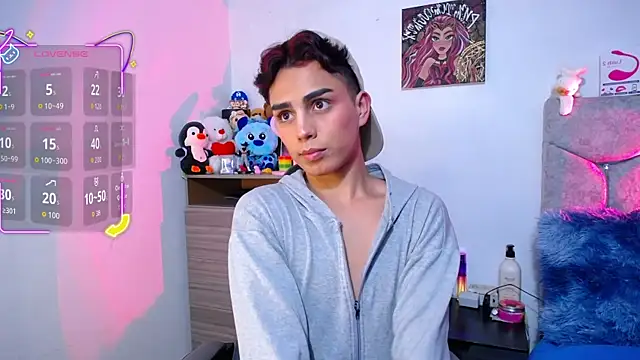 Snapshot of OwenBluee chatting on January 7, 6:07 am OwenBluee online show from January 7, 6:07 am