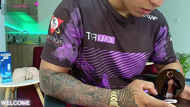 Taylor John online show from October 7, 3:02 pm