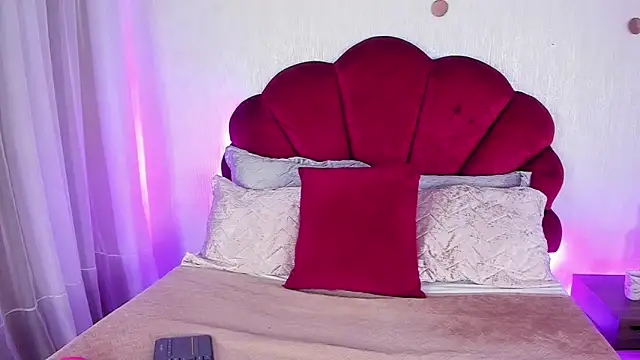 AndreaPink2024 online show from April 8, 1:01 pm